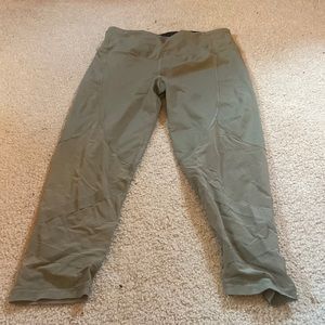 Victoria Sport size M green leggings